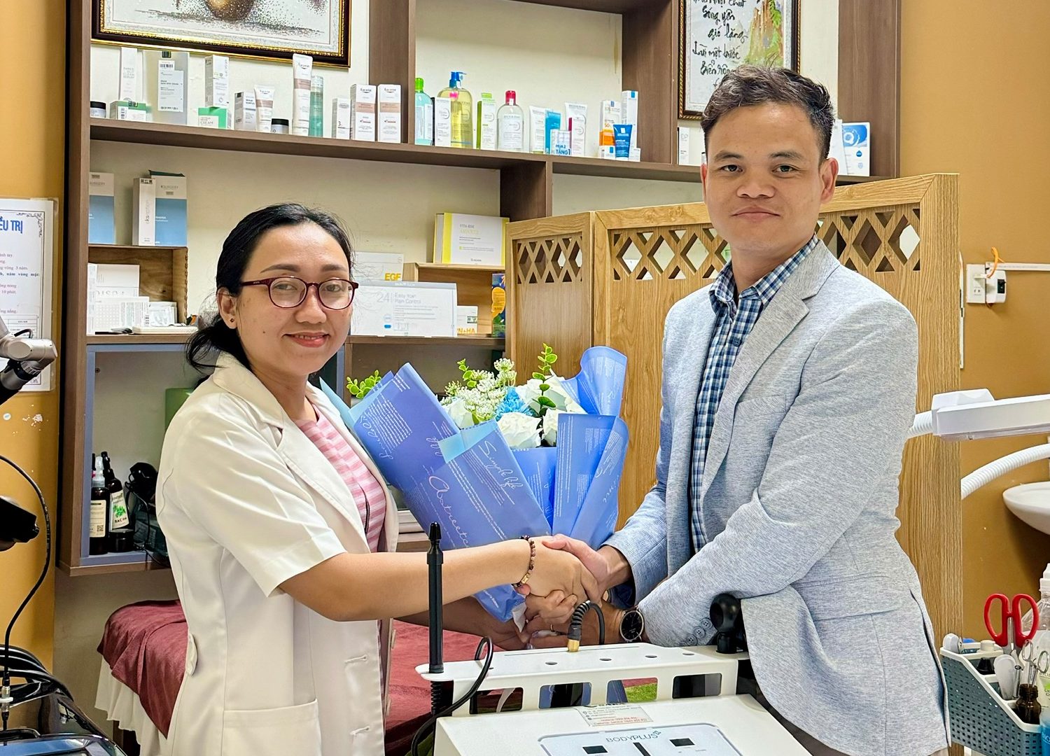 Chuyển giao công nghệ Laser Q-Switched Nd YAG tại Phòng Khám Bác sĩ Vân Thanh