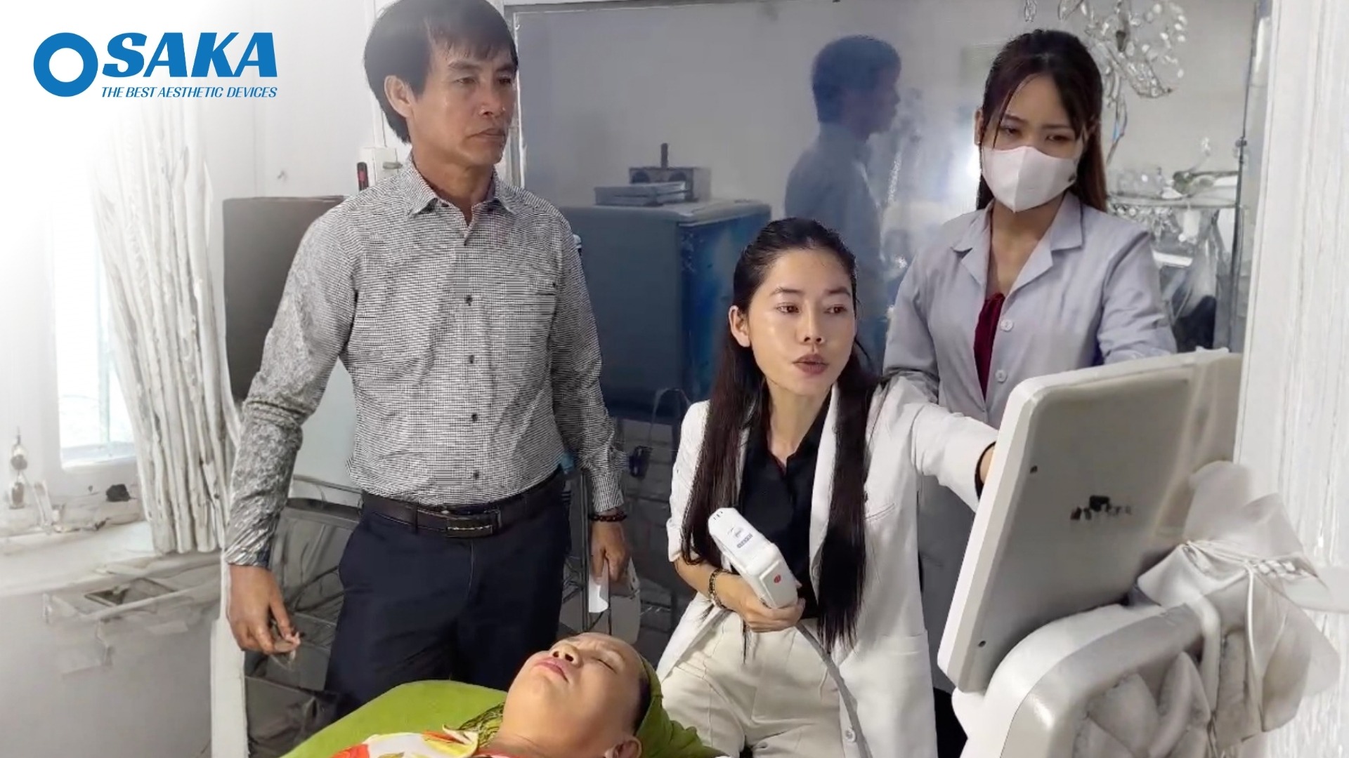 Khẳng Định Đẳng Cấp Y Khoa – OSAKA Chuyển Giao Siêu Công Nghệ HIFU Apolo Multilines Cho Phòng Khám Da Liễu Bác Sĩ Trãi PKDL Bac Si Trai 4 1