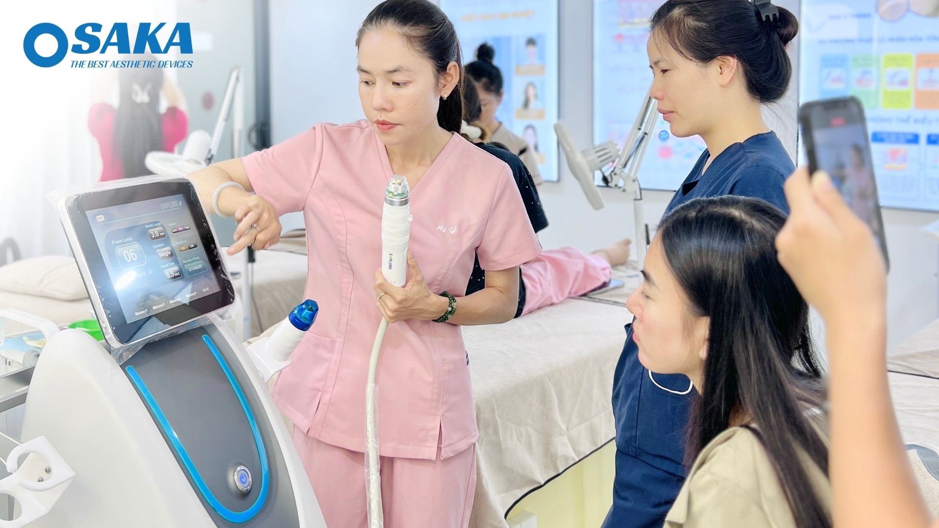 VEDA DERMA & Bước Tiến Nâng Tầm Chăm Sóc Da Toàn Diện Cùng Công Nghệ RF Needle Quantus Plus VEDA DERMA 2