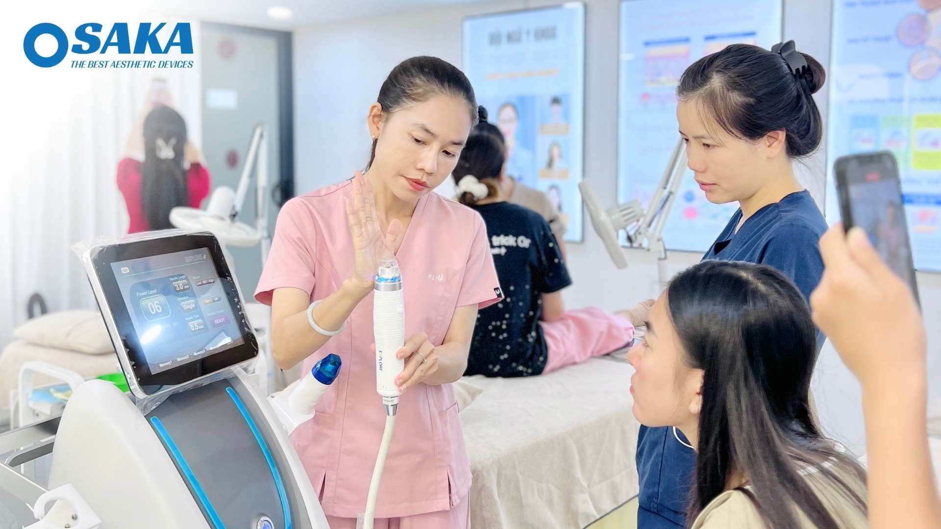 VEDA DERMA & Bước Tiến Nâng Tầm Chăm Sóc Da Toàn Diện Cùng Công Nghệ RF Needle Quantus Plus VEDA DERMA 3