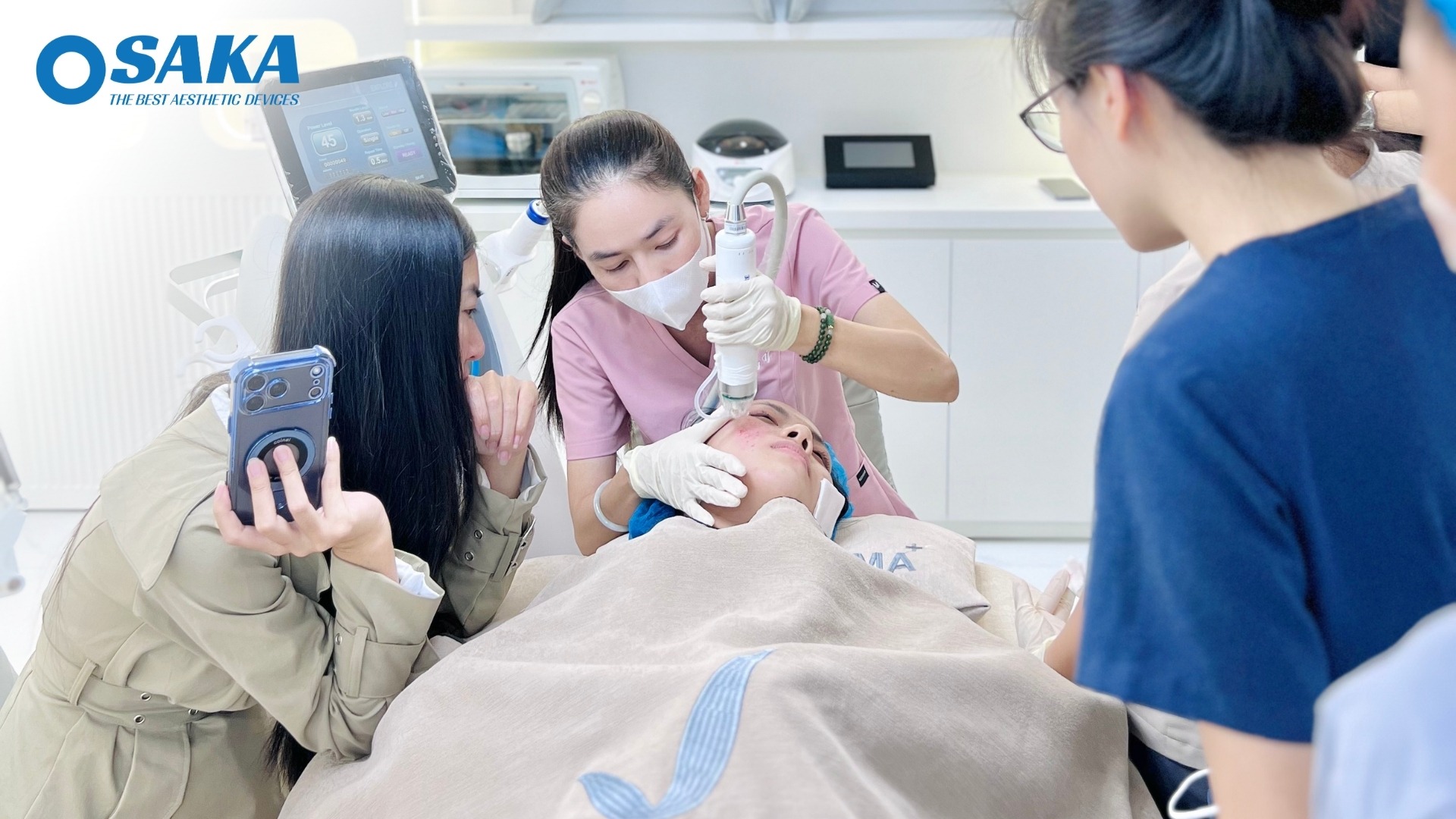VEDA DERMA & Bước Tiến Nâng Tầm Chăm Sóc Da Toàn Diện Cùng Công Nghệ RF Needle Quantus Plus VEDA DERMA