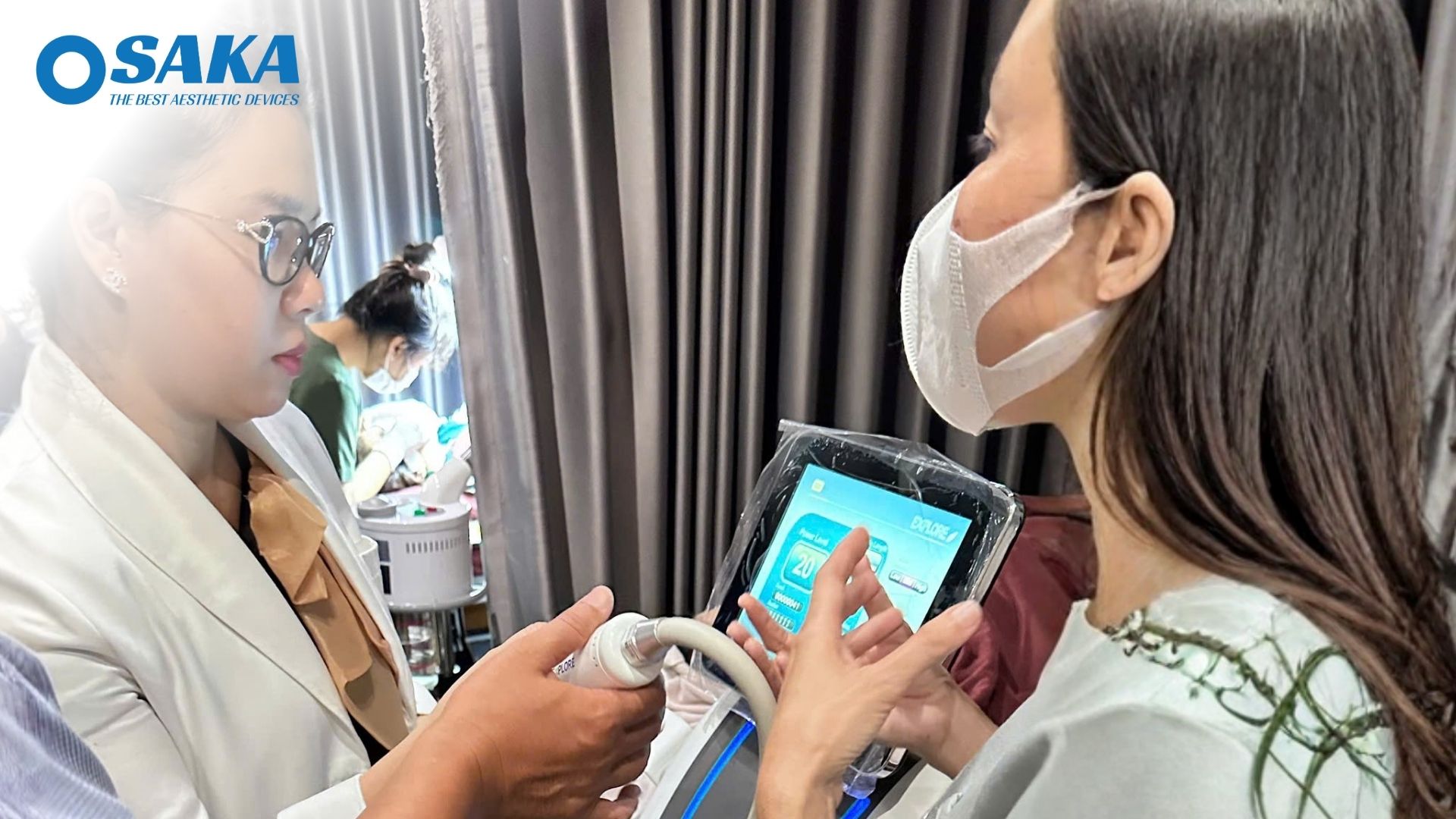 Dr Hiền Clinic & Spa Bứt Phá Công Nghệ – Nâng Tầm Chuẩn Mực Tái Tạo Cấu Trúc Da Với Siêu Công Nghệ RF Needle Quantus Pro Italy DR HIEN 2